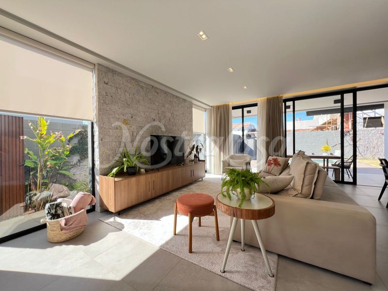 Casa à venda com 3 dormitórios, 3 banheiros, 2 vagas de garagens e 291m² de área privativa no bairro Santos Dumont